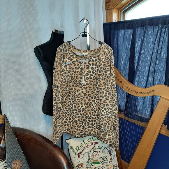 BRAND NEW!!  Anthropologie Easel Cheetah Print Distressed Top - Picture 3 of 10